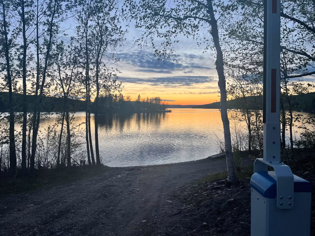 Équipements d’accès au bord du lac Jerry.