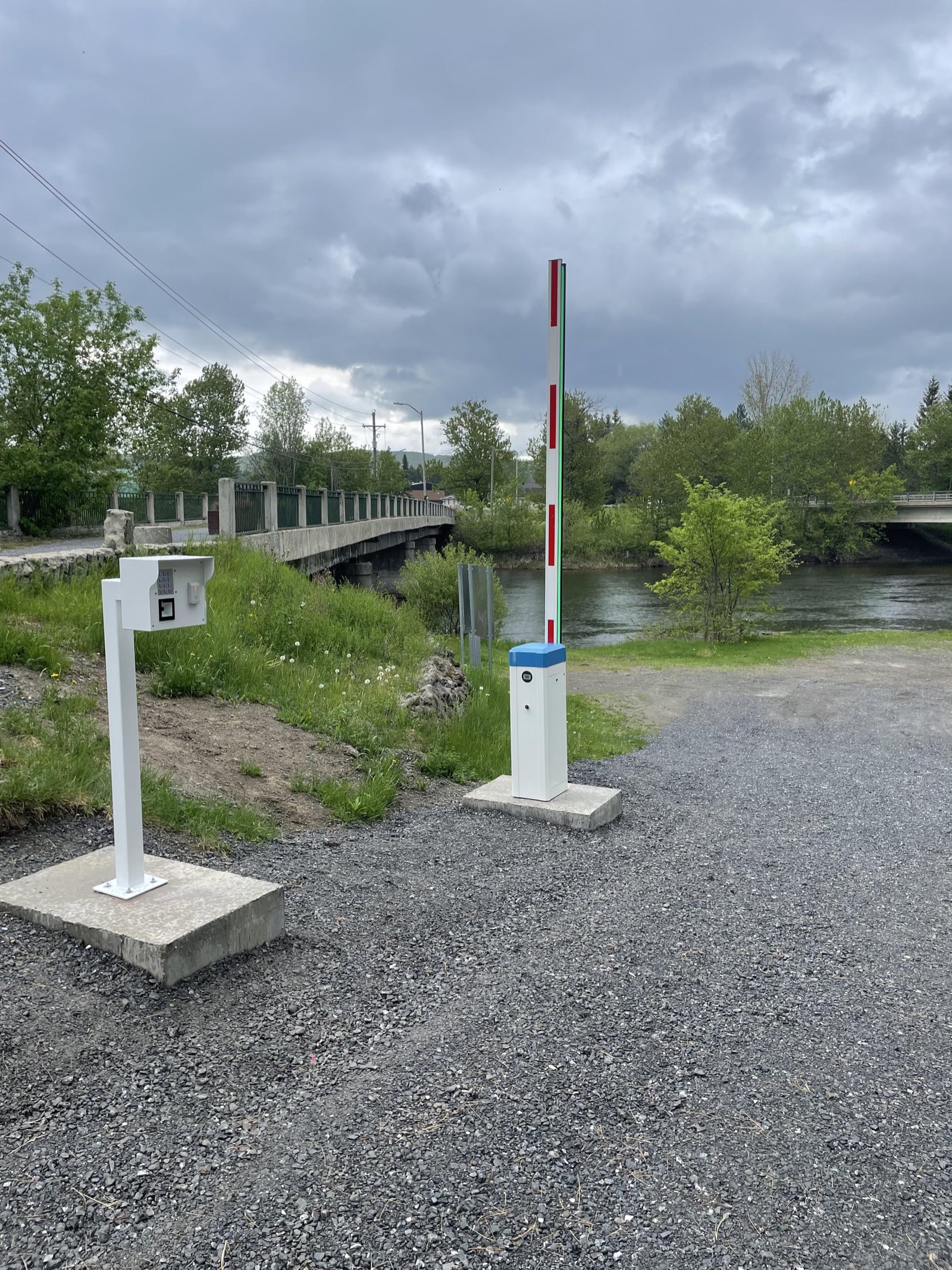 Documented compact Lexoh lane equipment installed at a Québec waterfront site
